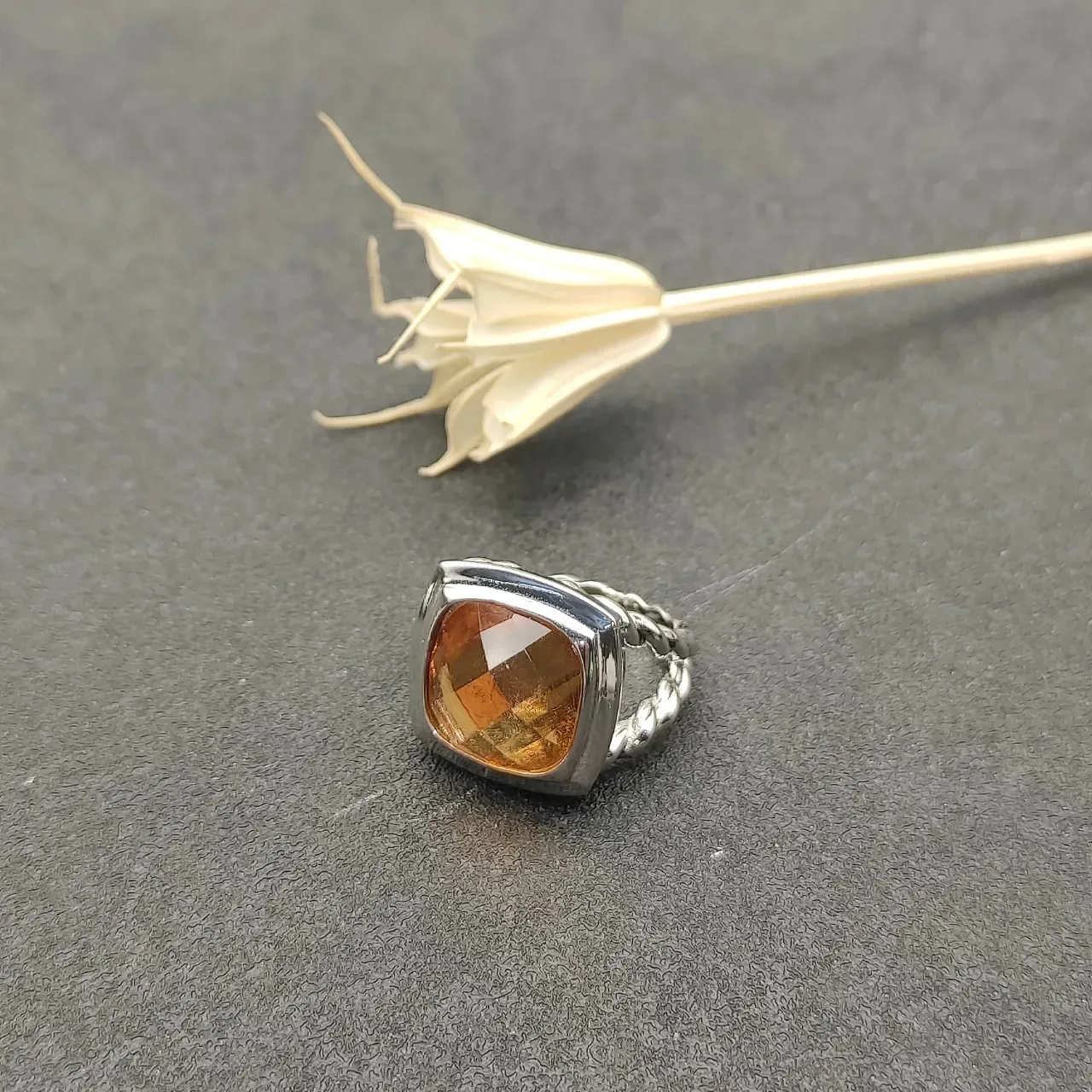 Amber Faceted Cushion-Cut Stone Twisted Rope Band Statement Ring 6