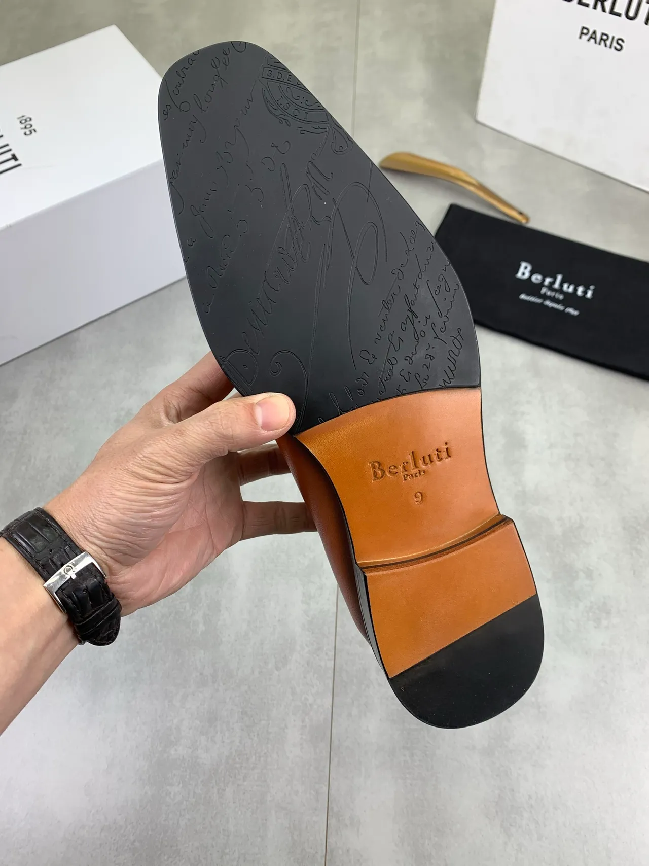 Berluti Chaussures Oxford Cuir Lisse de Grain Complet Marron Noir Finition Cognac Ombre 4