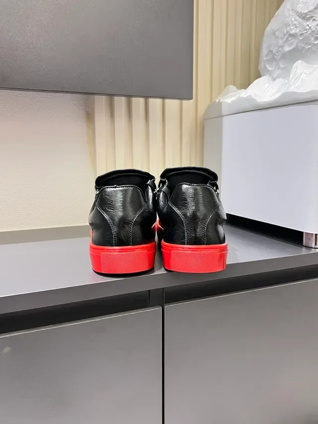 Black and Red Crinkled Leather Low-Top Casual Sneakers 2