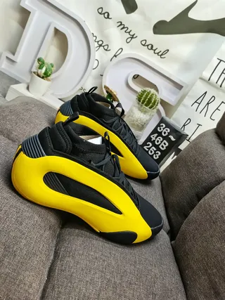 Black and Yellow Sculpted Midsole Lifestyle Sneakers 9