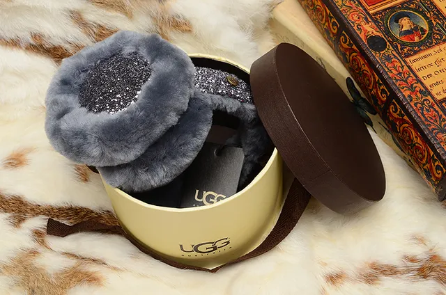 Boné com faixa preto e dourada fluffy faux fur glitter-accented 10