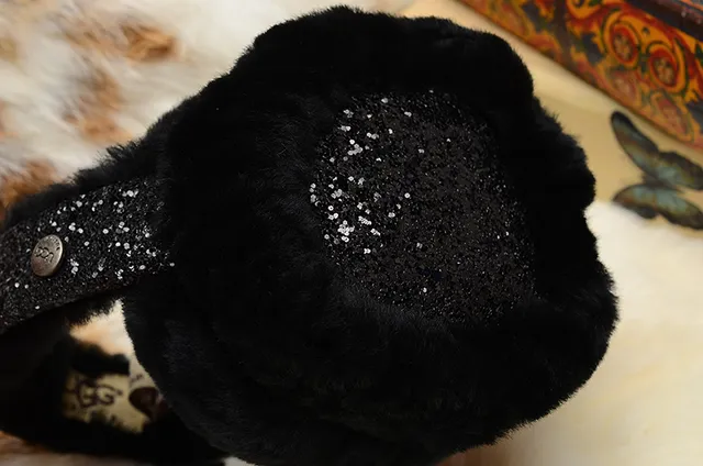 Boné com faixa preto e dourada fluffy faux fur glitter-accented 17