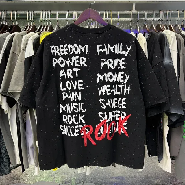 Black Graphic-Print Cropped Raw-Hem Oversized T-Shirt 4