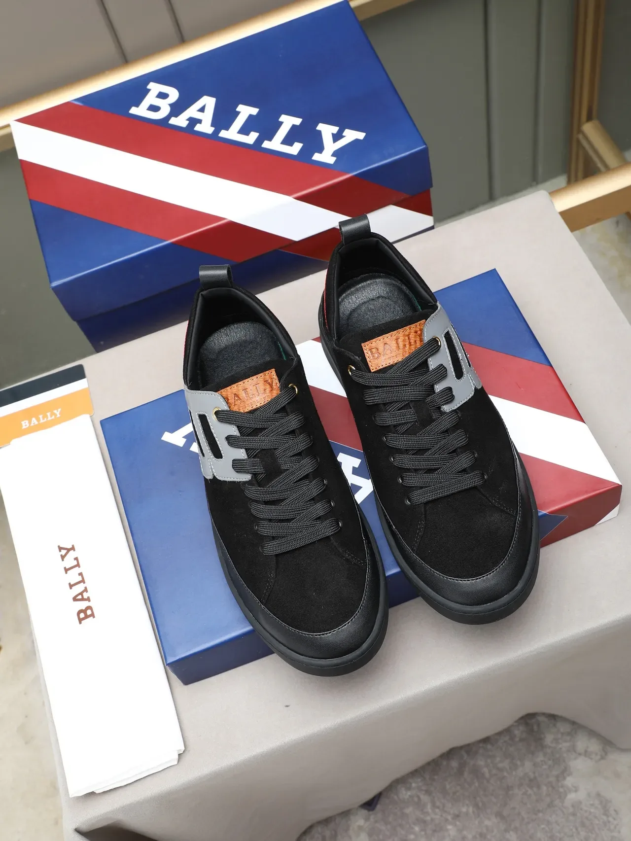 Black Gray Suede Upper Geometric Side Panel Sneakers 2