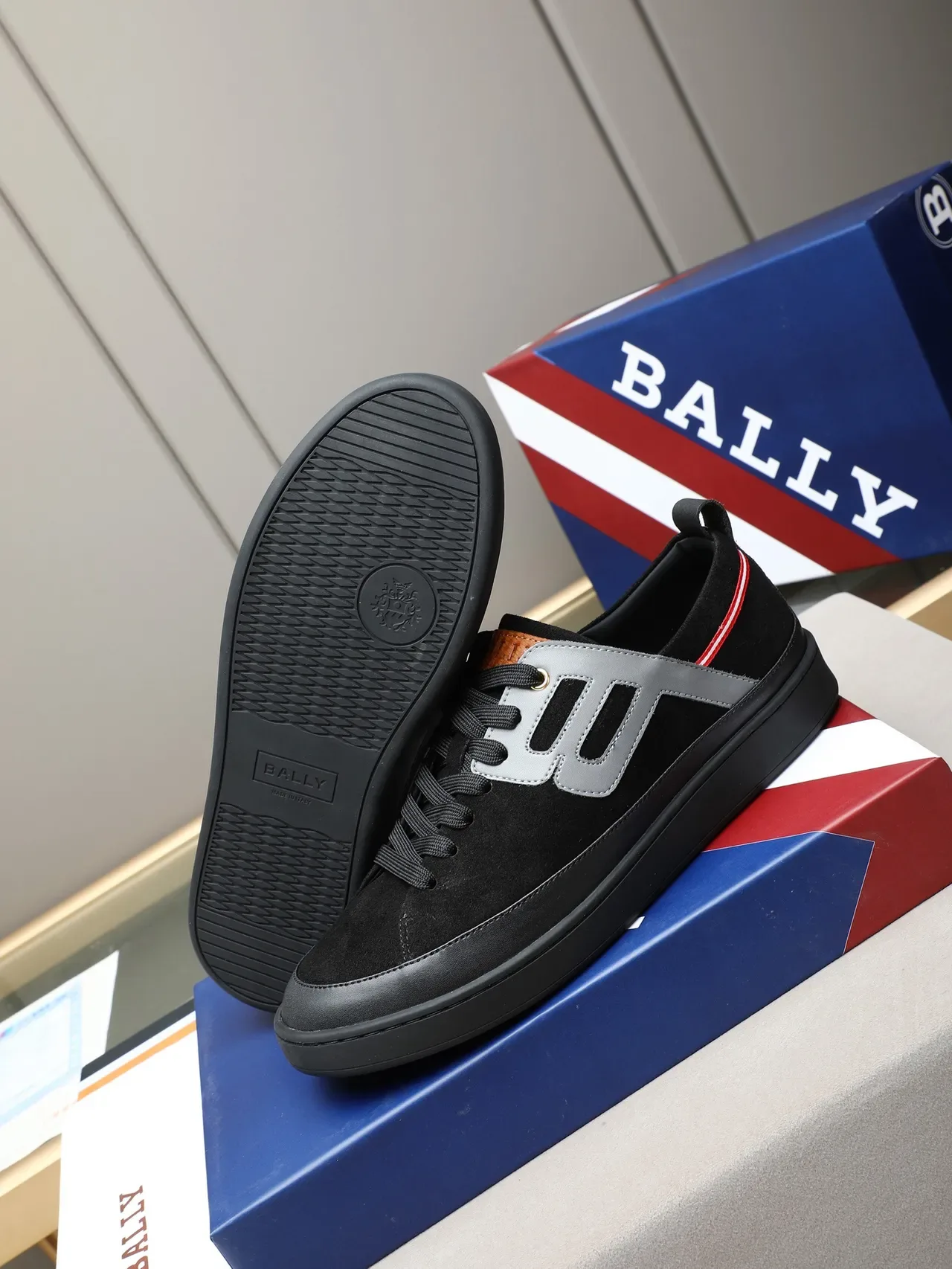 Black Gray Suede Upper Geometric Side Panel Sneakers 4