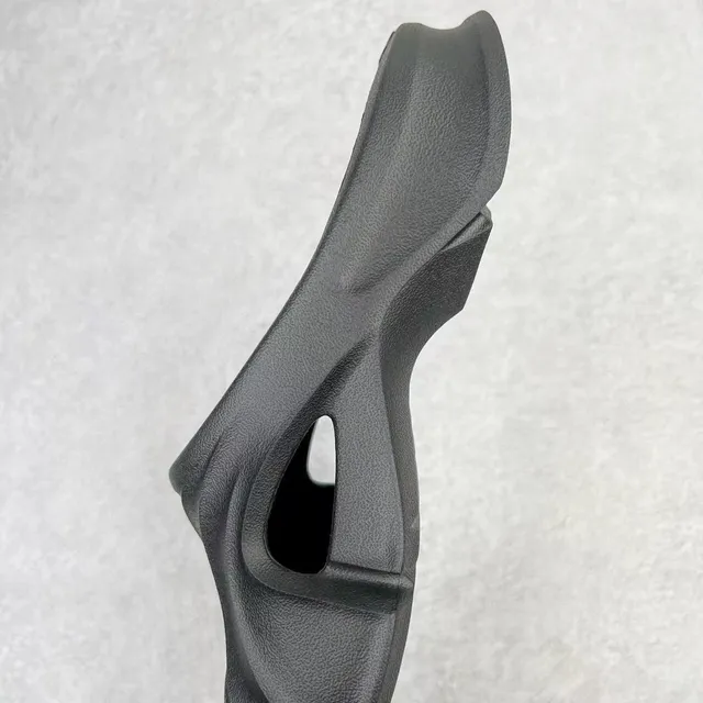 Black Molded Monolithic Sculpted Cutout Slippers 4