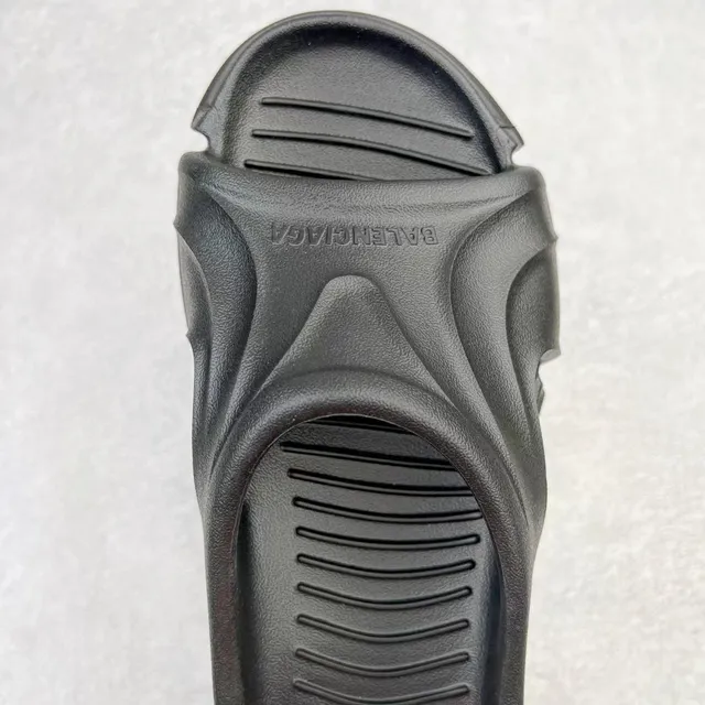 Black Molded Monolithic Sculpted Cutout Slippers 7
