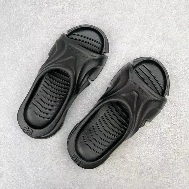 Black Molded Monolithic Sculpted Cutout Slippers 8