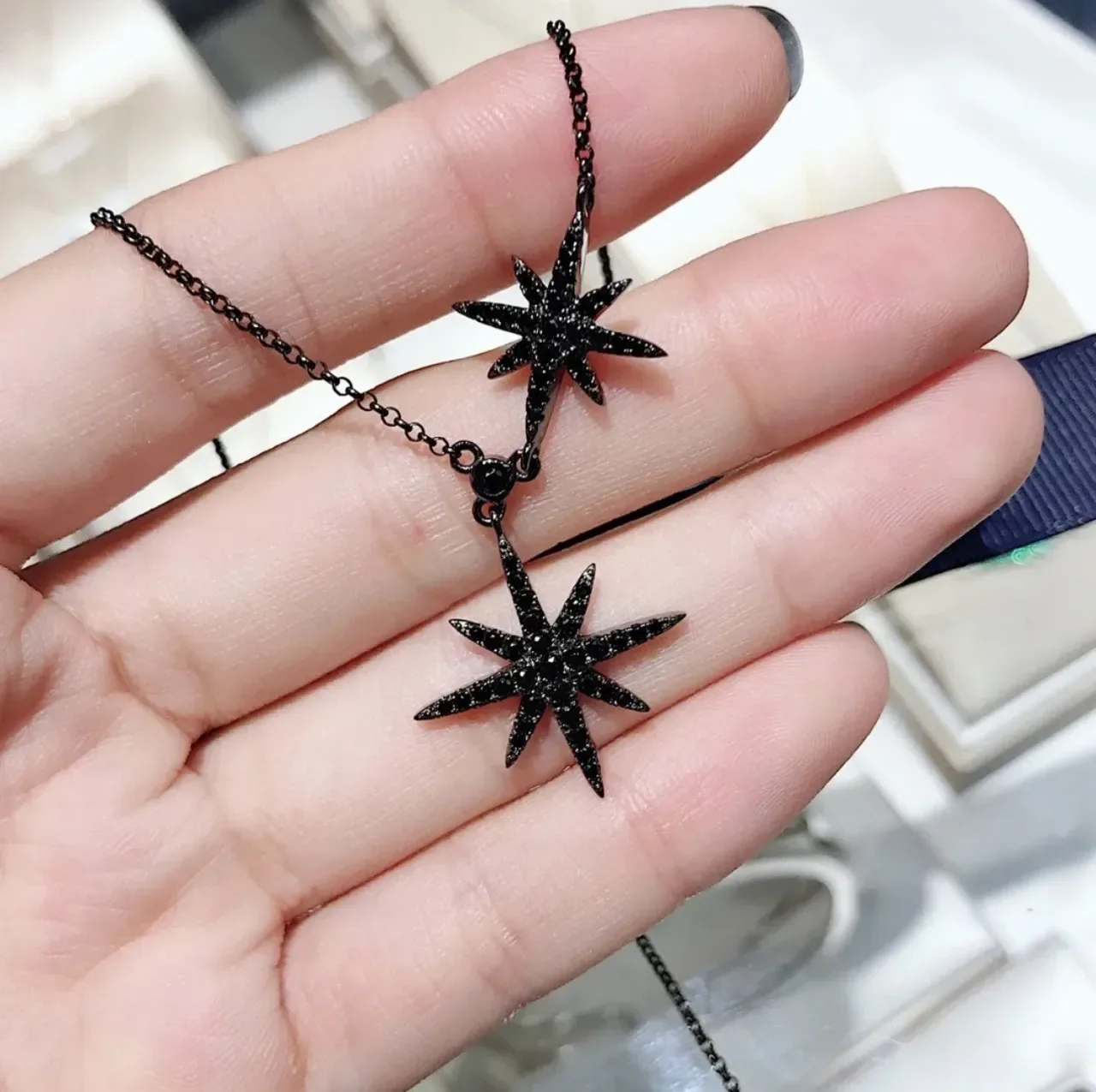 Collar con colgante de doble estrella negro marino cadena de metal oscuro 4