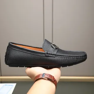 黑色粒面皮革扣带乐福鞋