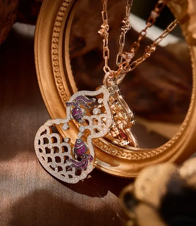 Black Pink Gourd-Shaped Pendant Openwork Lattice Design Necklace 5
