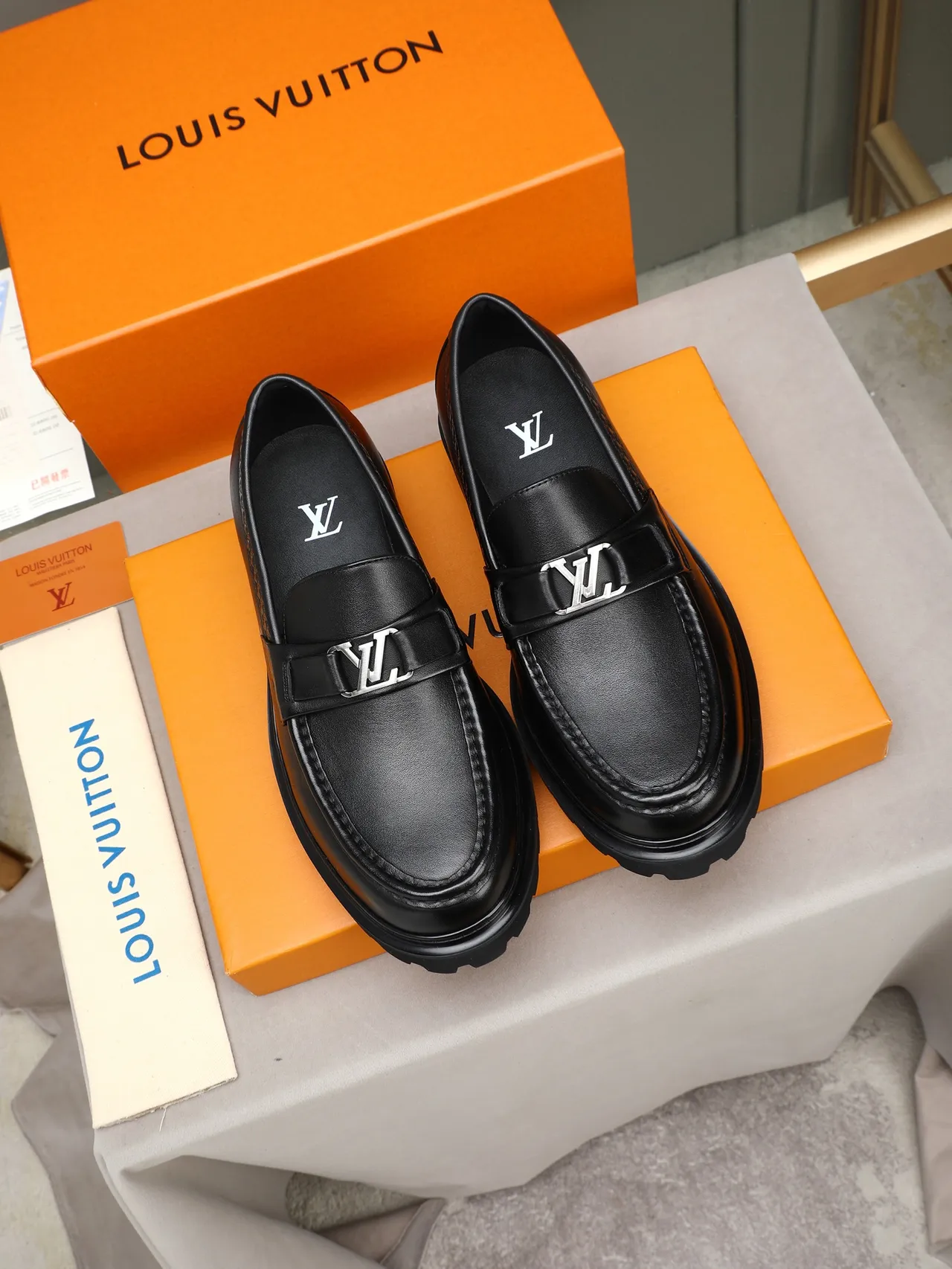 Mocassin Noir Argenté Semelle Chunky Lug Sangle Boucle Métal 3