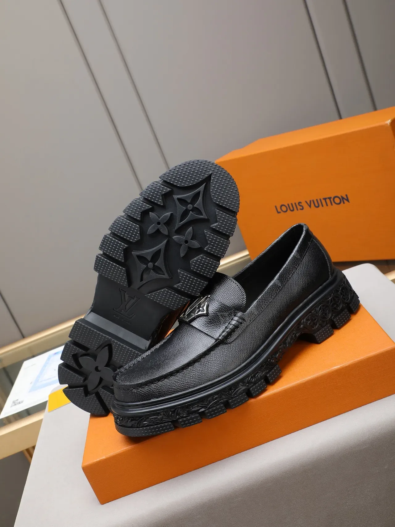 Black Textured Pebbled Leather Ornate Carved Sole Loafer 5