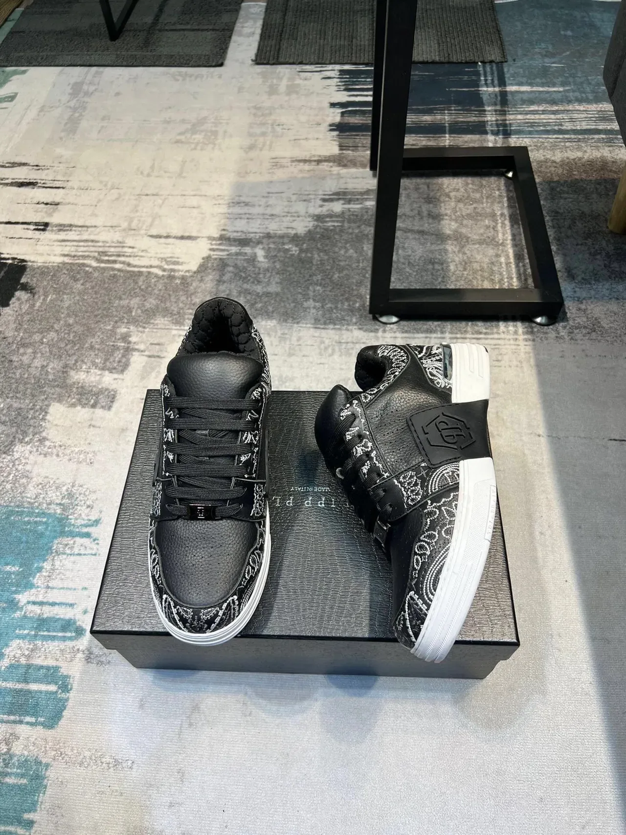Black White Leather Upper Quilted Padded Collar Sneakers 7