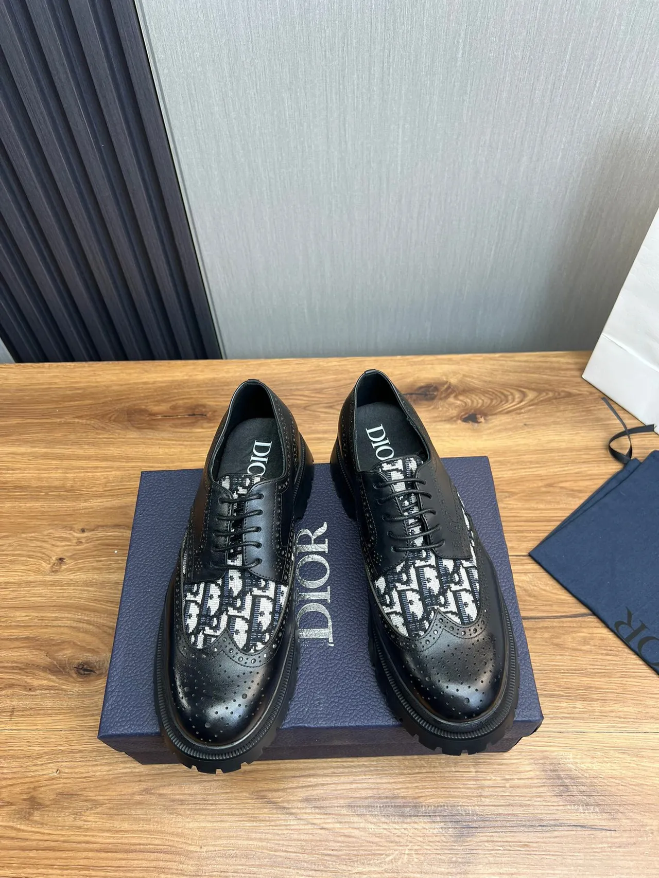 Brogue Negro Blanco Panel Monogramado 2