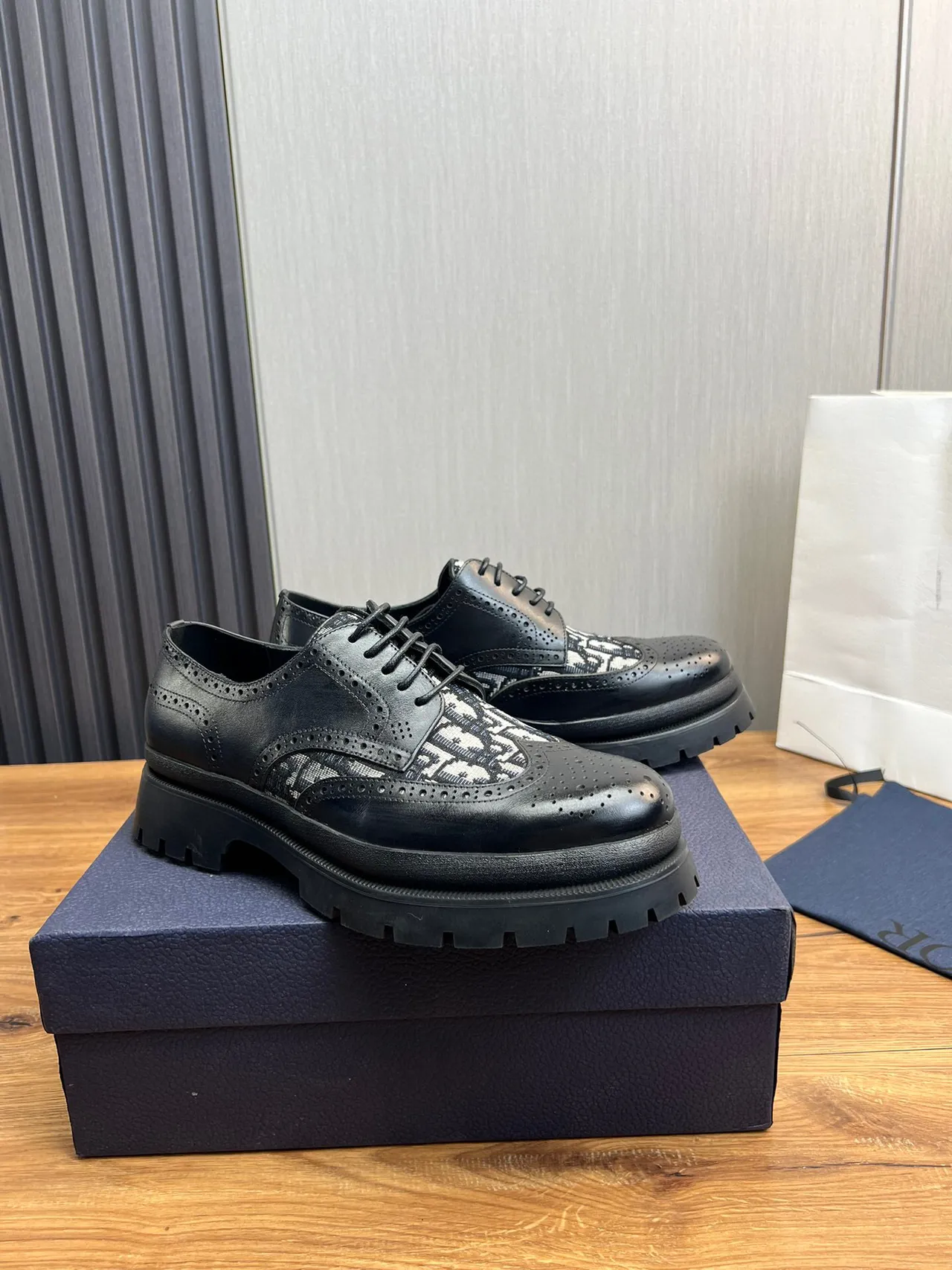 Brogue Negro Blanco Panel Monogramado 3