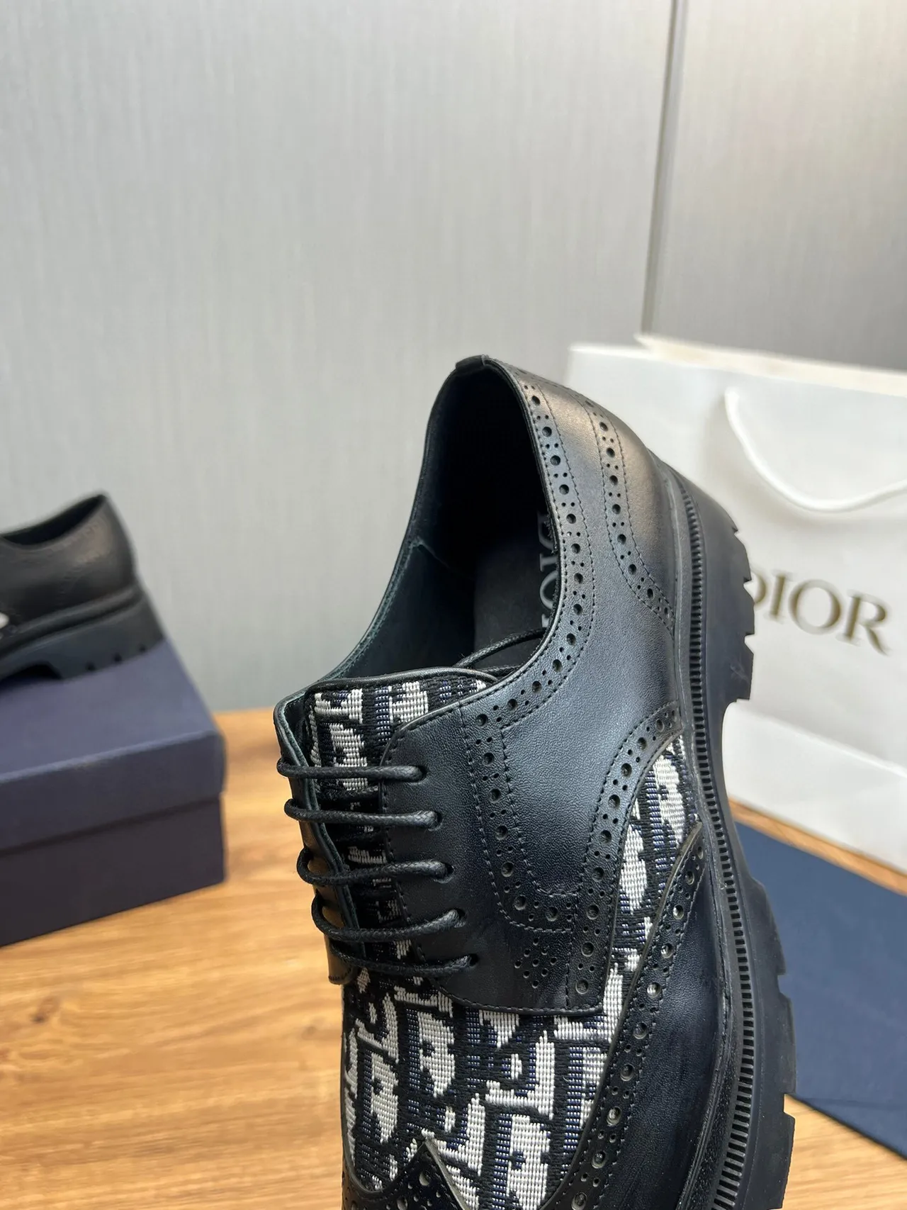Brogue Negro Blanco Panel Monogramado 7