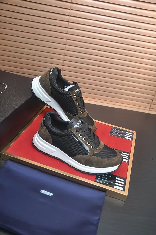 Brown and Black Mixed-Material Lifestyle Sneaker 3