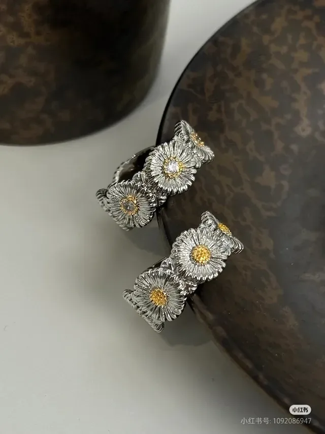 Buccellati Silver Gold Floral Motif Three-Dimensional Daisies Ring 7