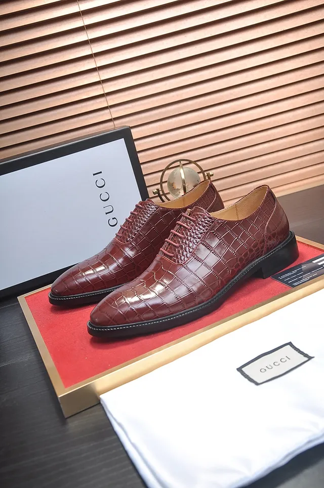 Crocodile-Embossed Brown Oxford Shoes 4