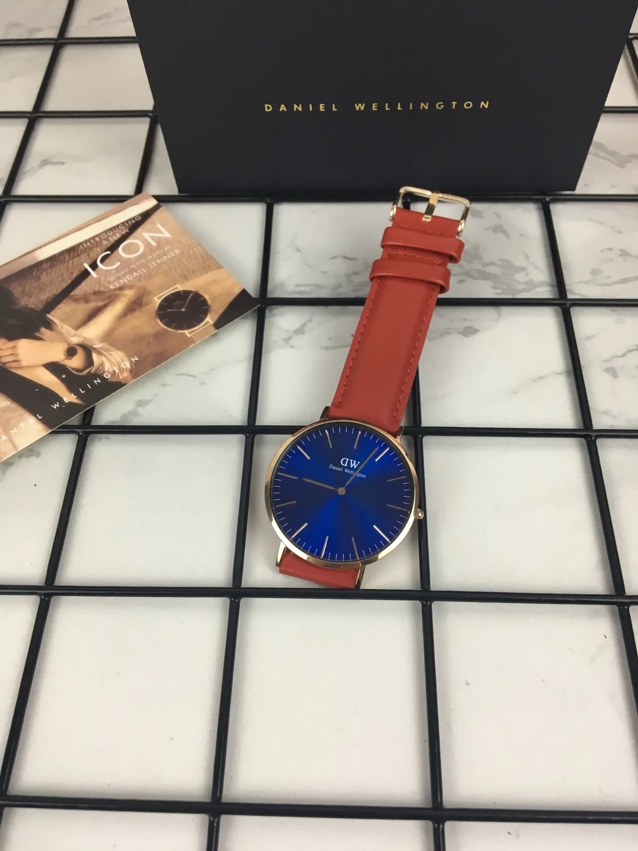 Daniel Wellington Blue Red Minimalist Dial Sunburst Face Quartz Watch 2