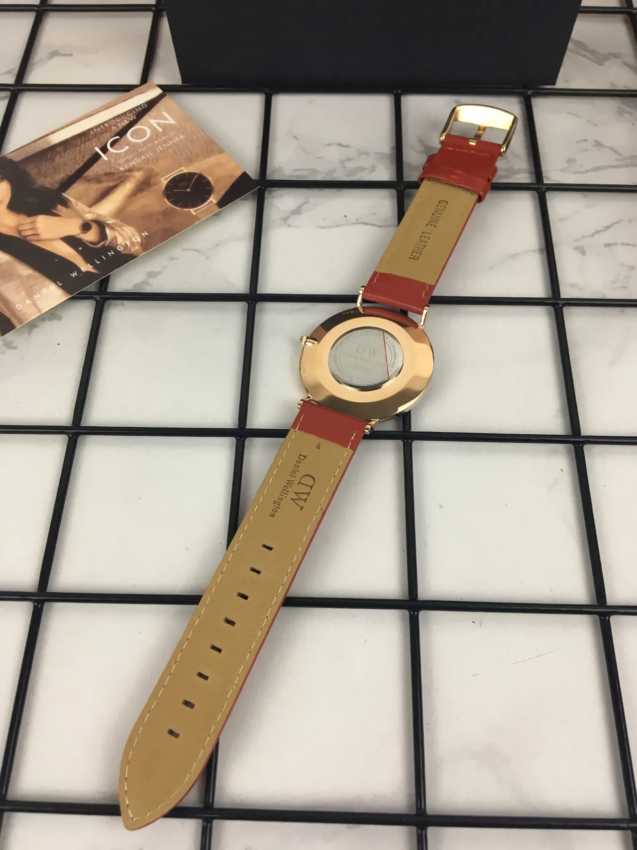 Daniel Wellington Blue Red Minimalist Dial Sunburst Face Quartz Watch 4