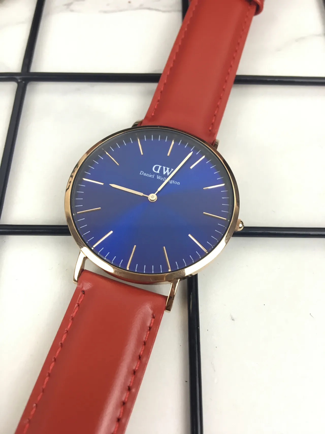 Daniel Wellington Blue Red Minimalist Dial Sunburst Face Quartz Watch 5
