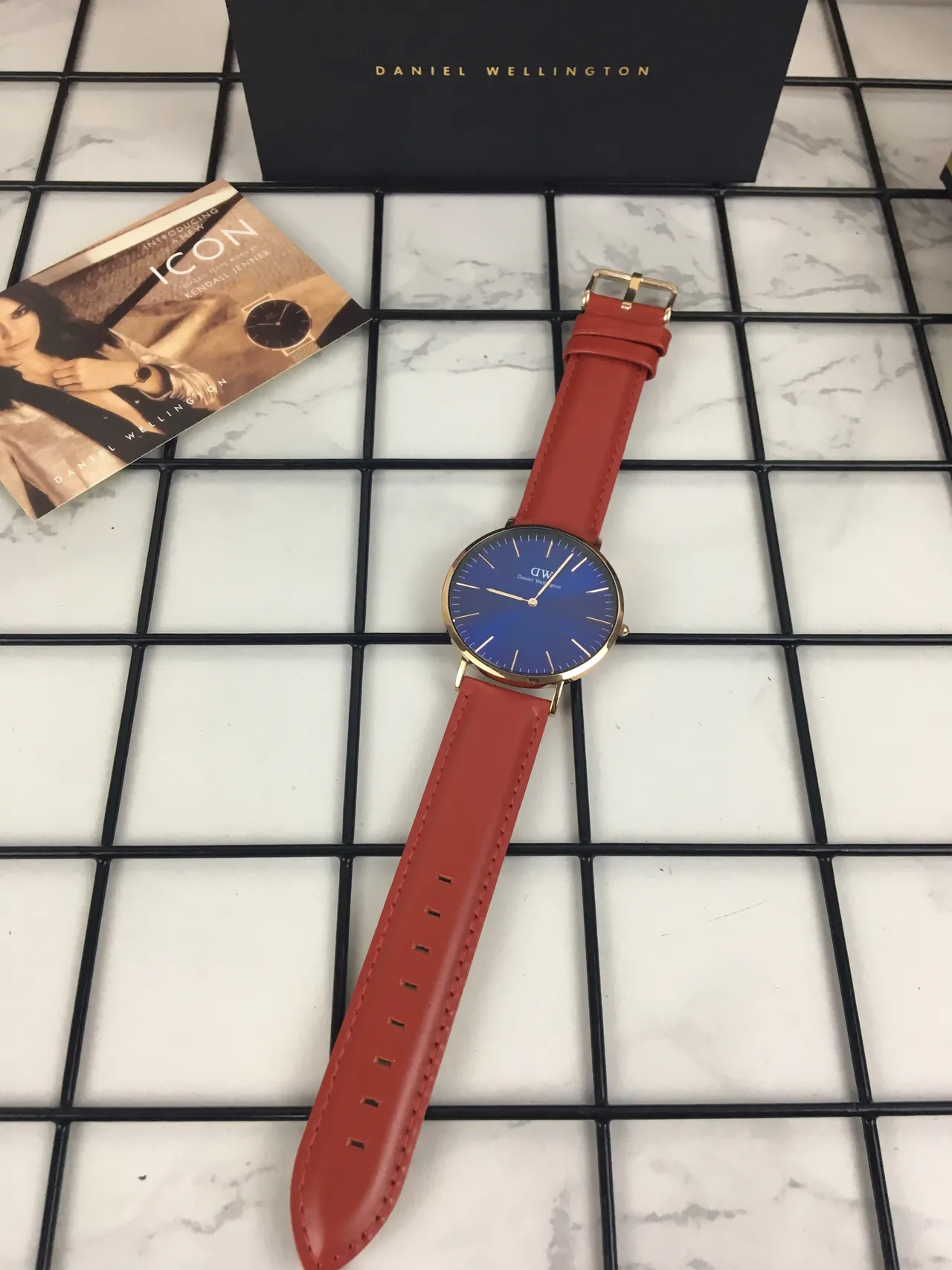 Daniel Wellington Blue Red Minimalist Dial Sunburst Face Quartz Watch 6
