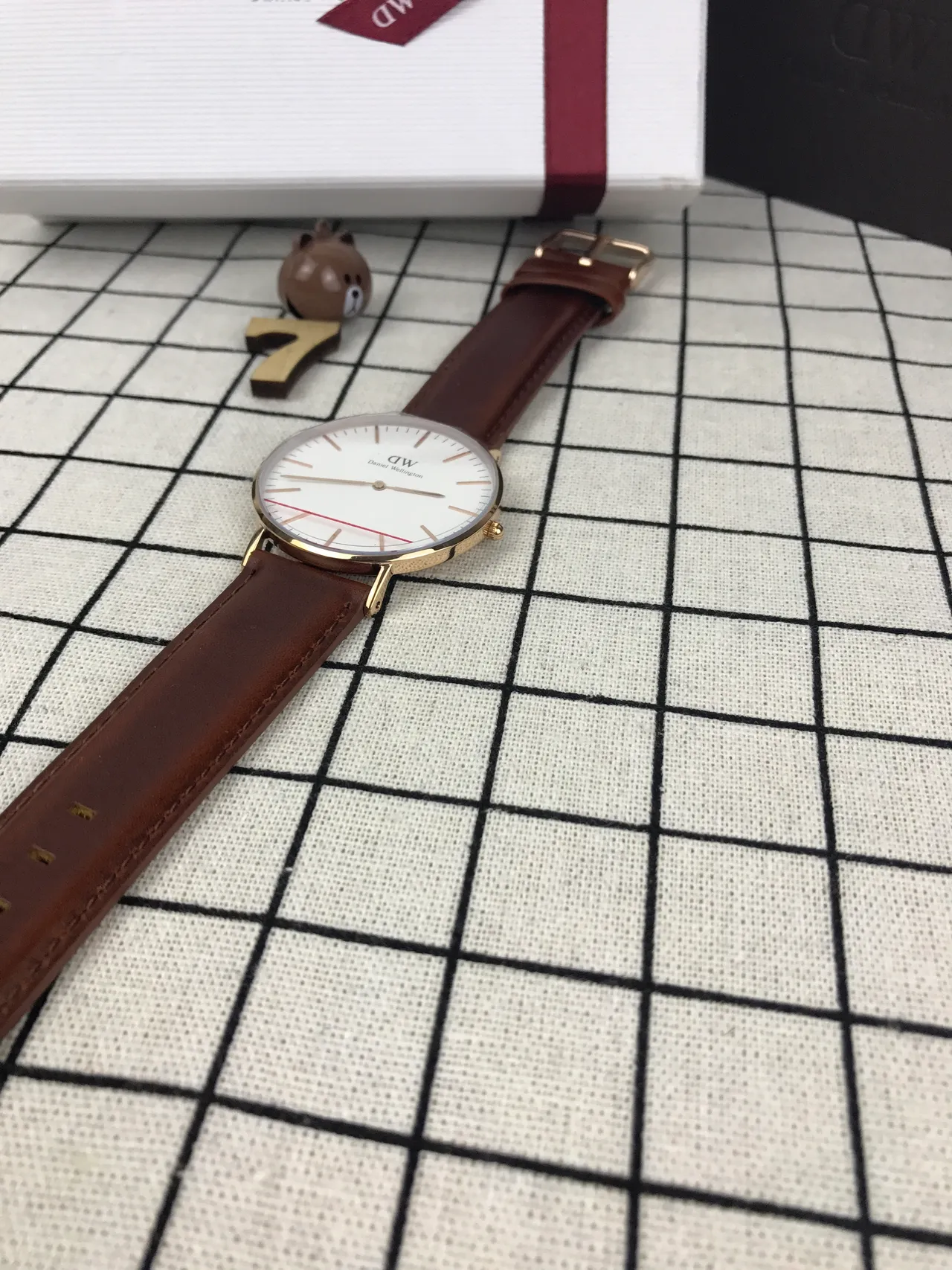 Daniel Wellington Classic Minimalist Brown Leather Strap Quartz Watch 3