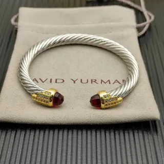 David Yurman Cable Classics Twisted سوار فضي وذهبي غارنت