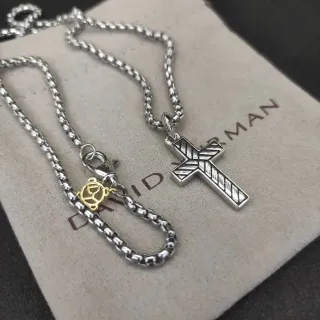 David Yurman قلادة صليب متنقش كابل لينك فضة ذهب