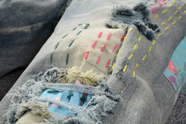 Distressed Patchwork Embroidered Light-Wash Blue Jeans 15