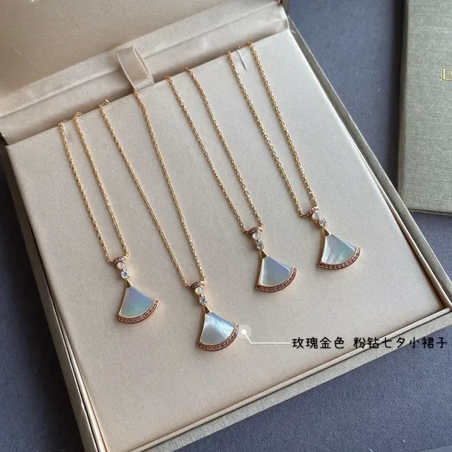 Divas’ Dream Colar em Forma de Leque de Madre-Pérola e Gemas Rosadas 4