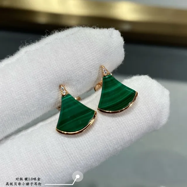 Fan-Shaped Malachite and Mother-of-Pearl Gold-Tone Stud Earrings 4