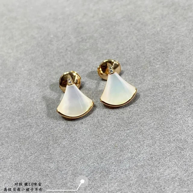Fan-Shaped Malachite and Mother-of-Pearl Gold-Tone Stud Earrings 6