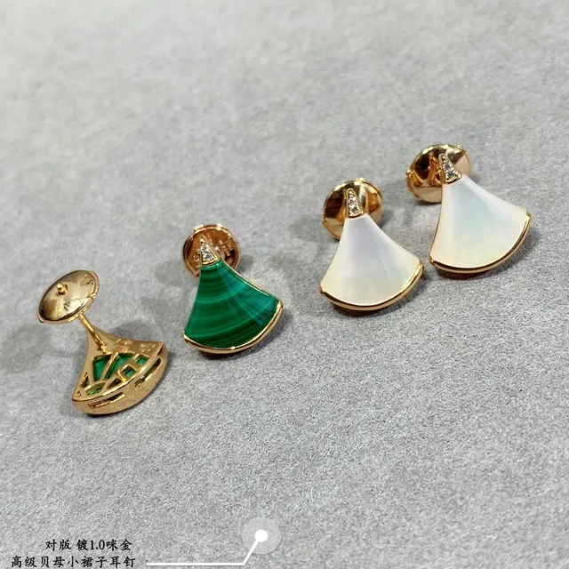 Fan-Shaped Malachite and Mother-of-Pearl Gold-Tone Stud Earrings 8