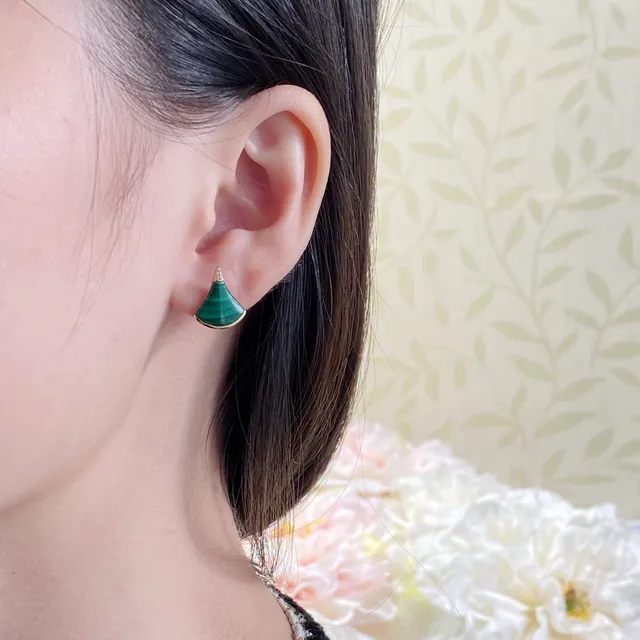 Fan-Shaped Malachite and Mother-of-Pearl Gold-Tone Stud Earrings 9