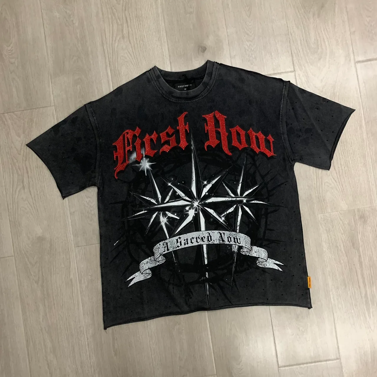 FIRST ROW Distressed Acid-Wash Graphic Print T-Shirt 5