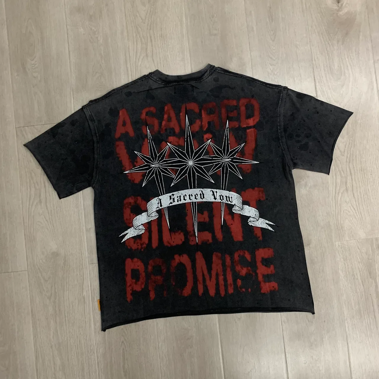 FIRST ROW Distressed Acid-Wash Graphic Print T-Shirt 6