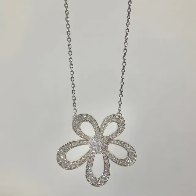 Flower-Shaped Pavé Stone Pendant Necklace 2