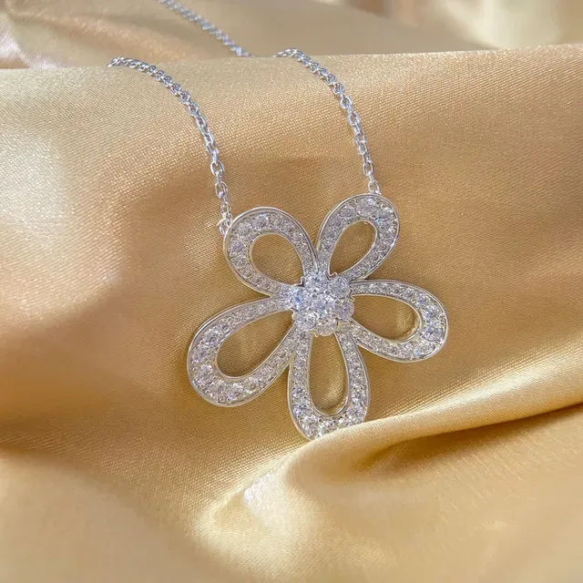 Flower-Shaped Pavé Stone Pendant Necklace 4