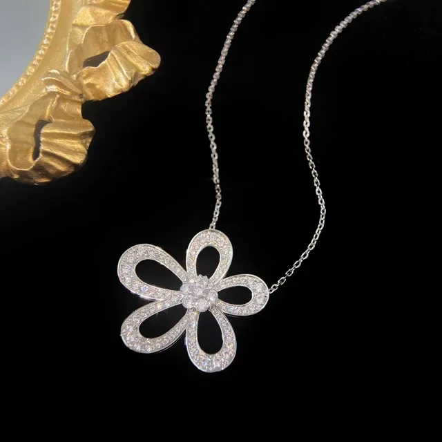 Flower-Shaped Pavé Stone Pendant Necklace 6