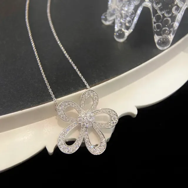Flower-Shaped Pavé Stone Pendant Necklace 7