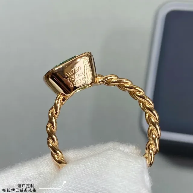 Gold Chain-Link Band Cushion-Cut Green Gemstone Statement Ring 4