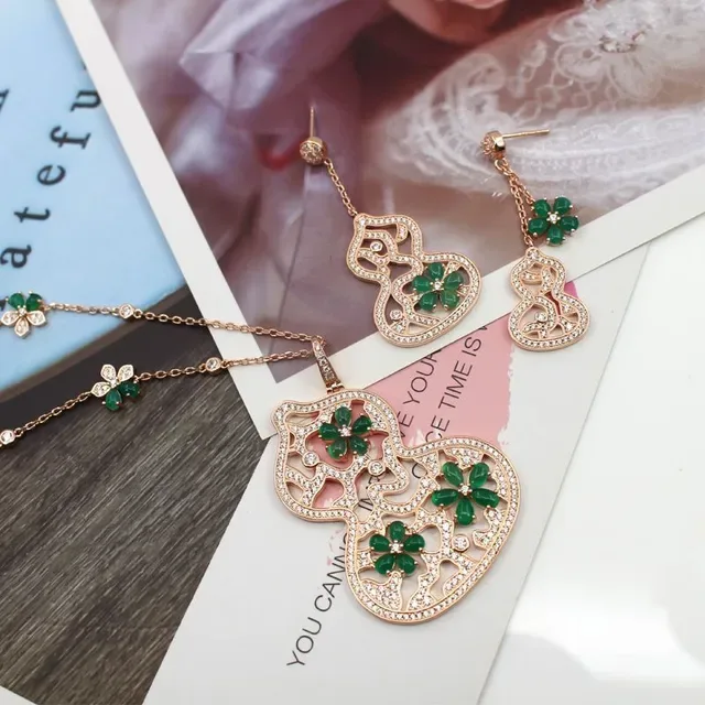 Gold Green Filigree Gourd-Shaped Pendant Floral Gemstone Clusters Necklace 2