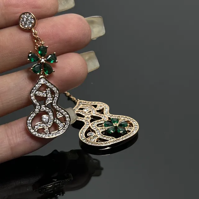 Brincos de Ouro Verde Filigrana Pavé-Set Pedras Claras 3