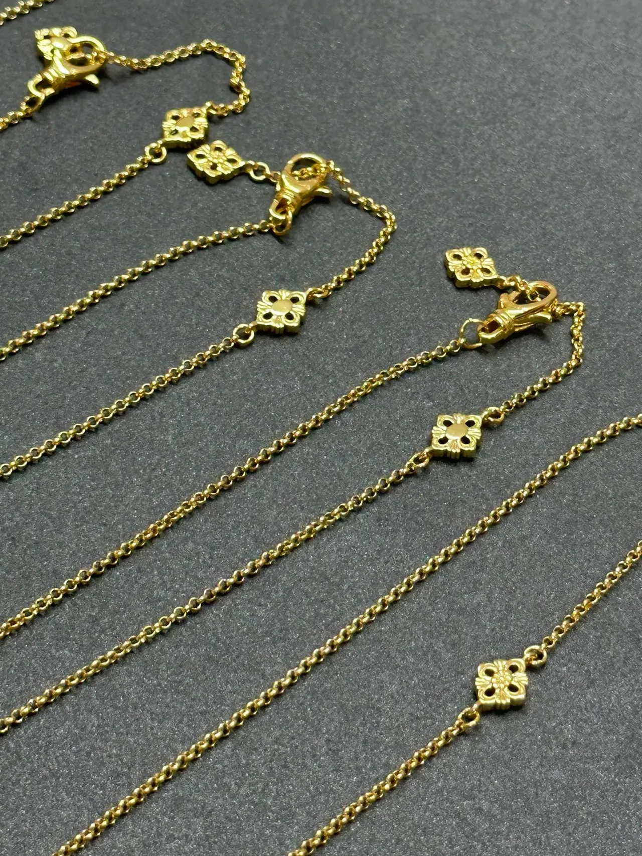 Gold Multicolor Clover-Shaped Enamel Pendant Chain Necklace 2