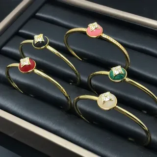 سوار مفتوح ذهبي متعدد الألوان بمركز كابوشون ملون