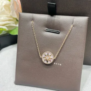 Collier chaîne dorée rose pendentif circulaire étoile de compas