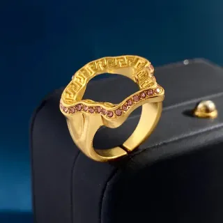 Anillo de banda de metal con grabado de clave griega en oro rosa